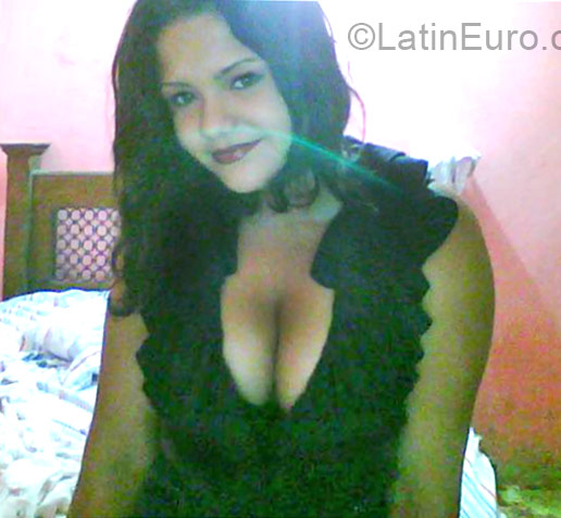 Date this nice looking Colombia girl Taliana from Bogota CO17456