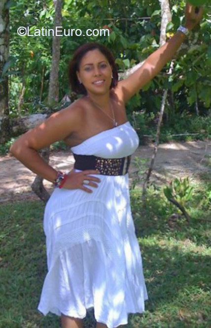 Date this gorgeous Dominican Republic girl Nikaury from Santiago DO22260