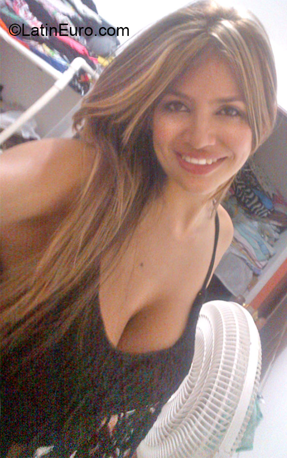 Date this pretty Colombia girl Sofia from Barranquilla CO17472