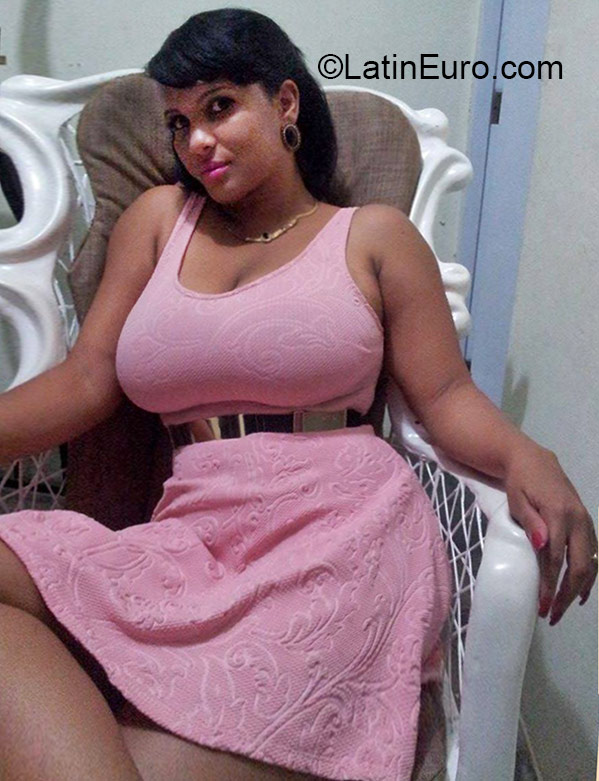 Date this foxy Dominican Republic girl Jennifer from Santo Domingo DO40375