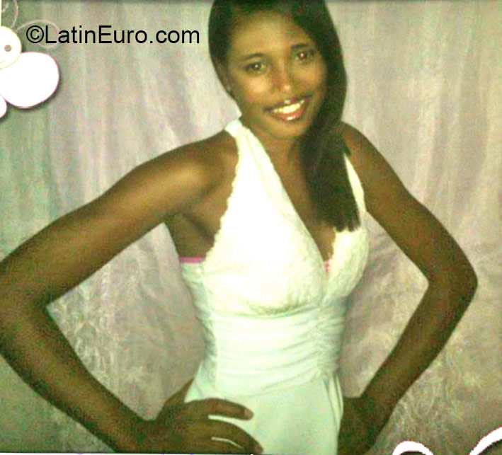 Date this attractive Dominican Republic girl Neyie from Santo Domingo DO22297