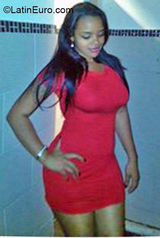 Date this hard body Dominican Republic girl Alexandra from Santo Domingo DO22327