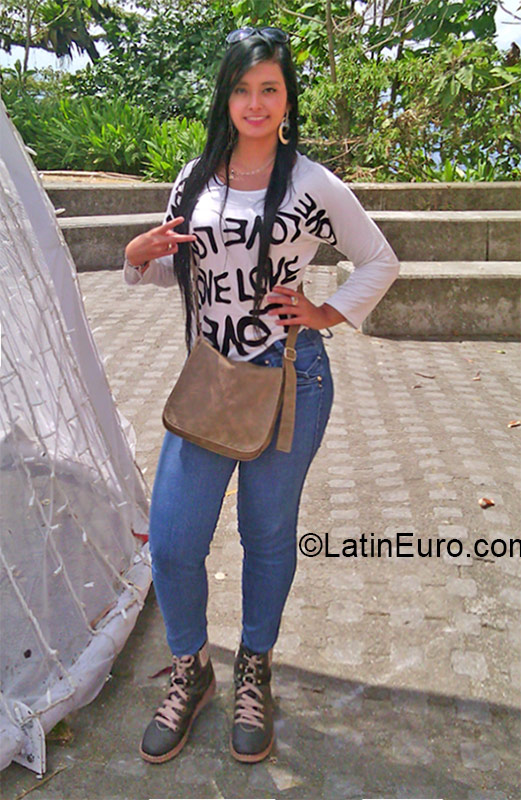 Date this hard body Colombia girl Lucero Jessica from Manizales CO17516