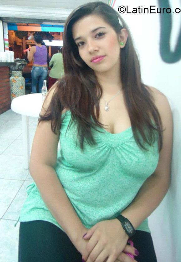 Date this stunning Colombia girl Tatiana from Medellin CO17528