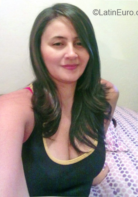 Date this good-looking Colombia girl Sandra from Medellin CO17530