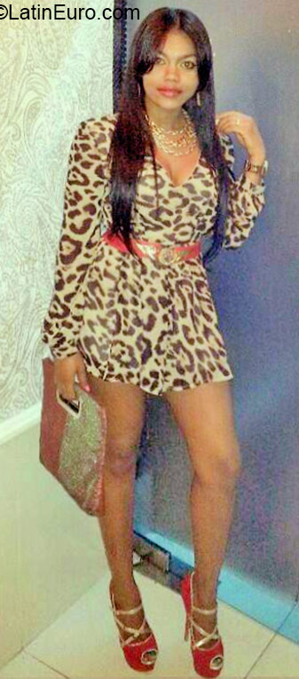 Date this cute United States girl Crisbal from Miami US16197