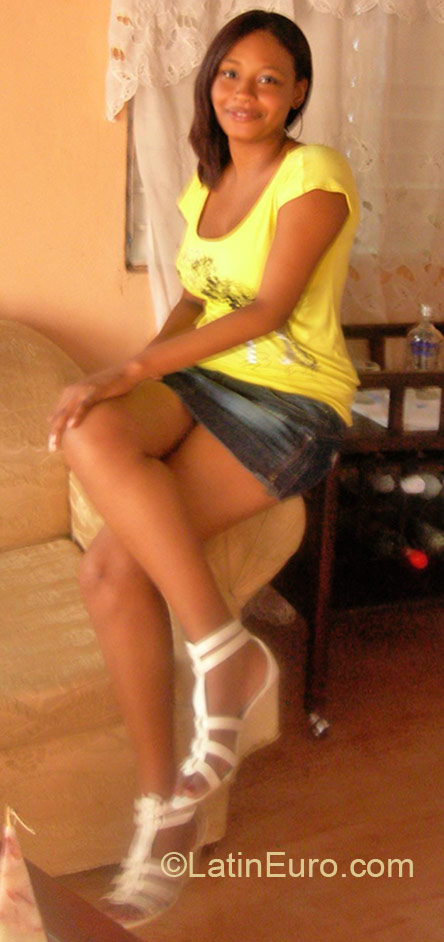 Date this delightful Dominican Republic girl Karina from Santo Domingo DO22377