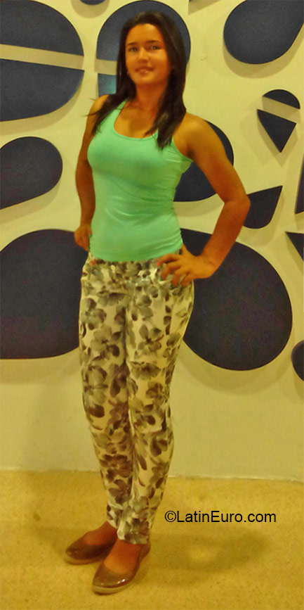 Date this sultry Colombia girl Marbelene from Barranquilla CO17558