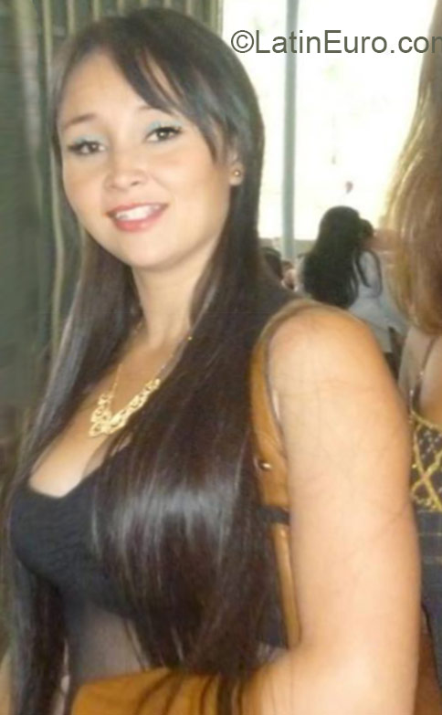Date this sensual Colombia girl Nikole from Medellin CO17561