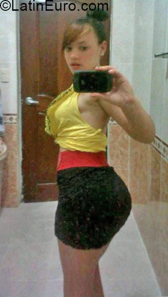 Date this funny Dominican Republic girl Nathaly from Santiago DO22426