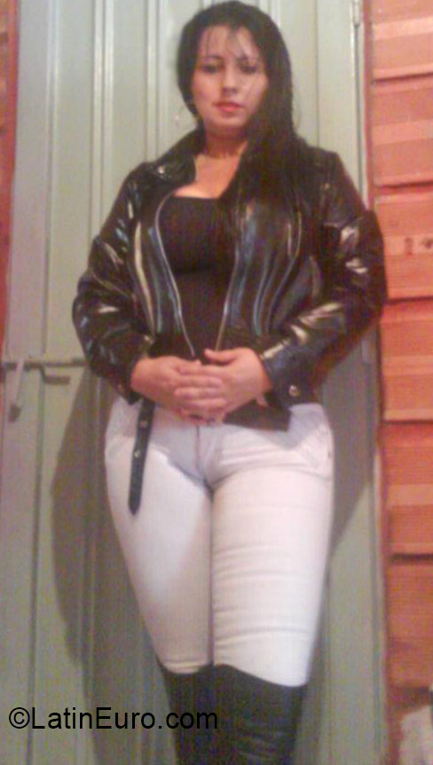 Date this pretty Colombia girl Lina from Bogota CO17586