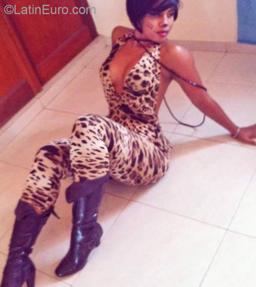 Date this hot Dominican Republic girl Artagracia from Santo Domingo DO22449