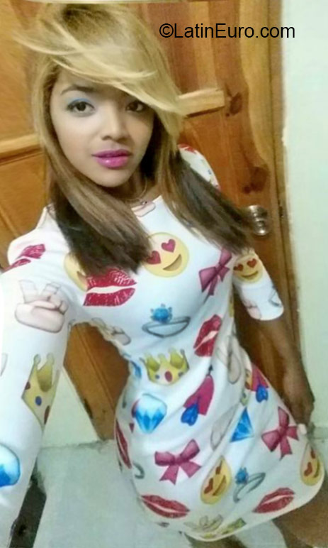 Date this funny Dominican Republic girl Karol from Santo Domingo DO22450