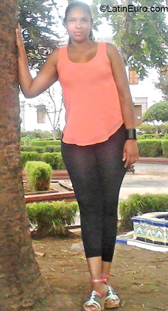 Date this sultry Colombia girl Claudia from Armenia CO17595