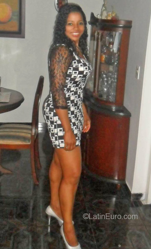 Date this young Colombia girl Pilar from Bogota CO17596