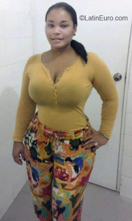 Date this hot Dominican Republic girl Massiel from Santo Domingo DO22462