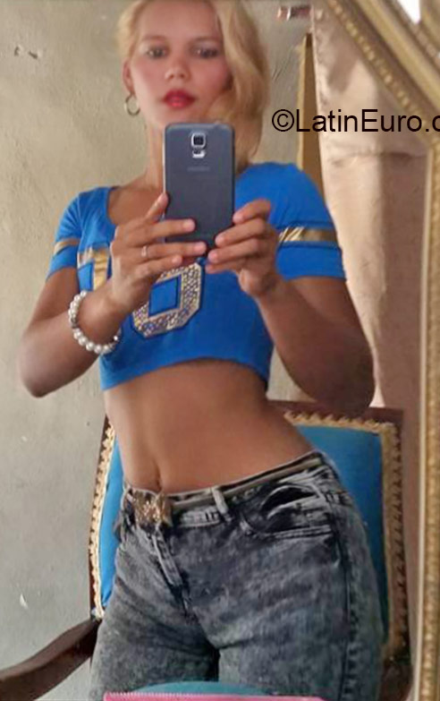 Date this sensual Dominican Republic girl Yahairia from Santiago DO22553