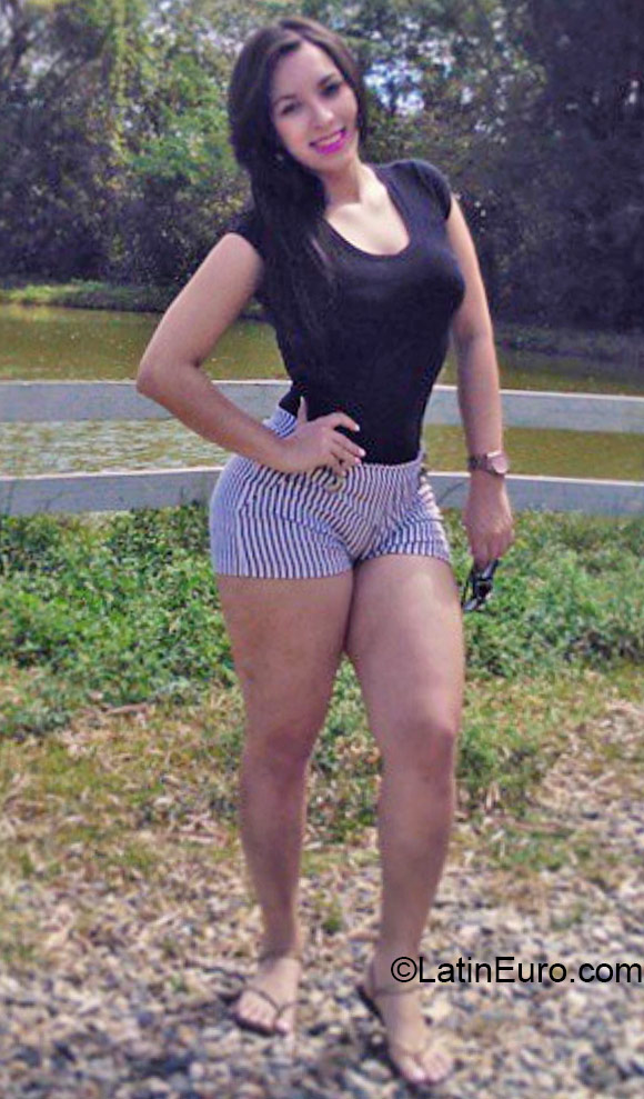 Date this happy Dominican Republic girl Angelita from Santo Domingo DO22560