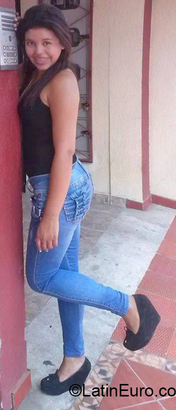 Date this stunning Colombia girl Karina from Bucaramanga CO17668