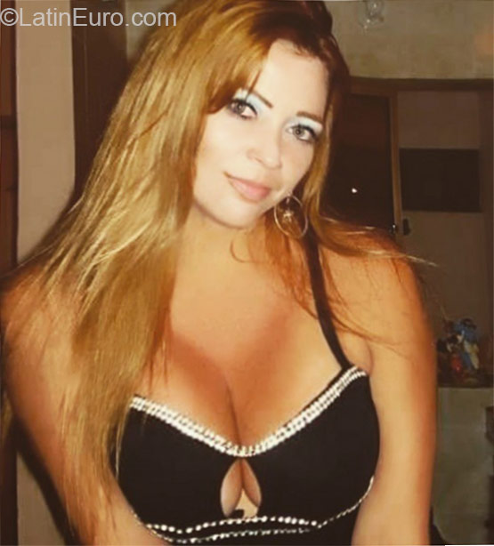 Date this young Colombia girl Erika from Medellin CO18308