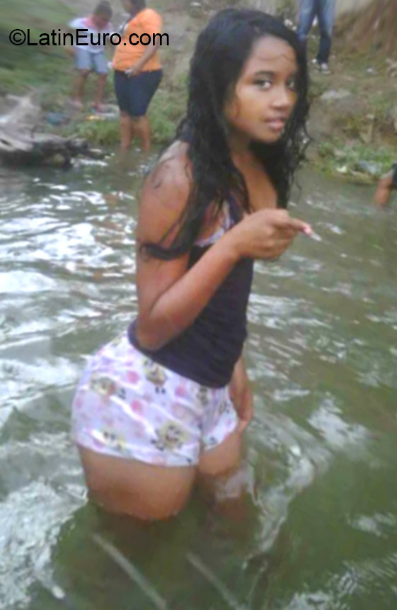 Date this delightful Dominican Republic girl Pamelita from Santo Domingo DO22579