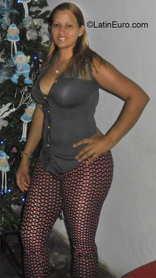 Date this happy Venezuela girl Ivonne from Guarenas VE558