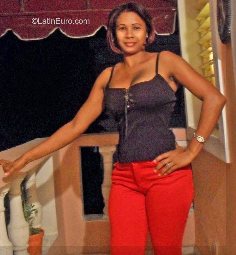 Date this exotic Dominican Republic girl Yesenia from San Pedro Macoris DO22610