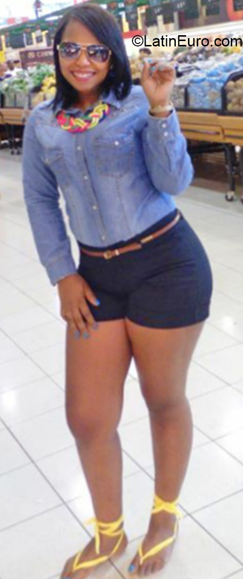 Date this sultry Dominican Republic girl Clara from Santo Domingo DO22612