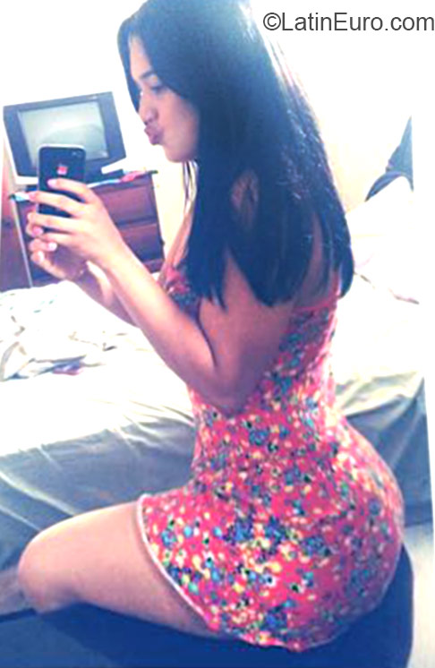 Date this voluptuous Dominican Republic girl Carla from Santiago DO22613