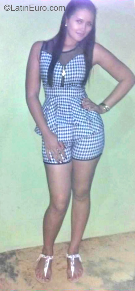 Date this pretty Dominican Republic girl Yenny from Santo Domingo DO22617