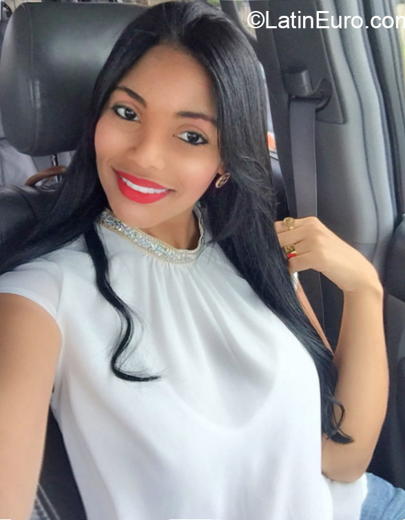 Date this tall Dominican Republic girl Perla from Santo Domingo DO22629