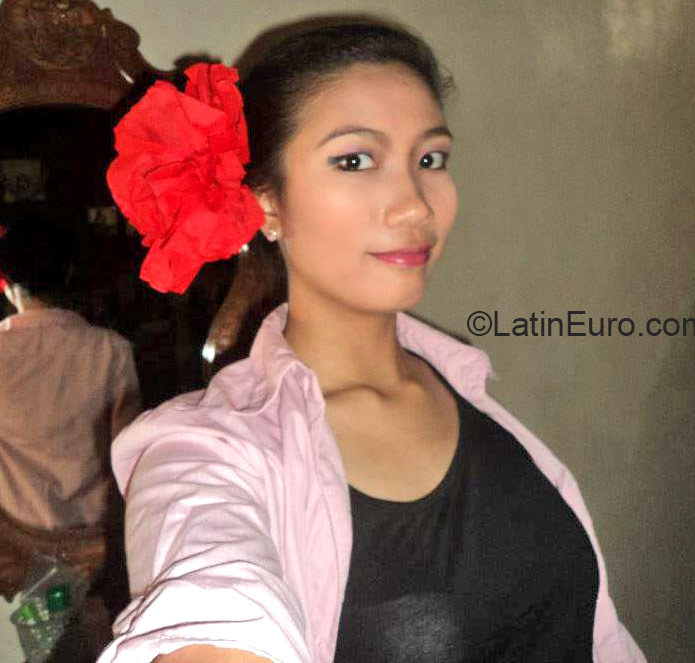 Date this cute Philippines girl Shairia from Angadanan PH799