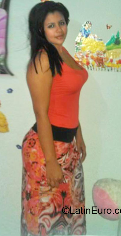 Date this happy Colombia girl Fernanda from Caucasia CO17714