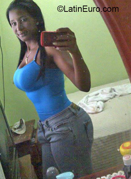 Date this lovely Dominican Republic girl Carhla from San Pedro de Macoris DO22674