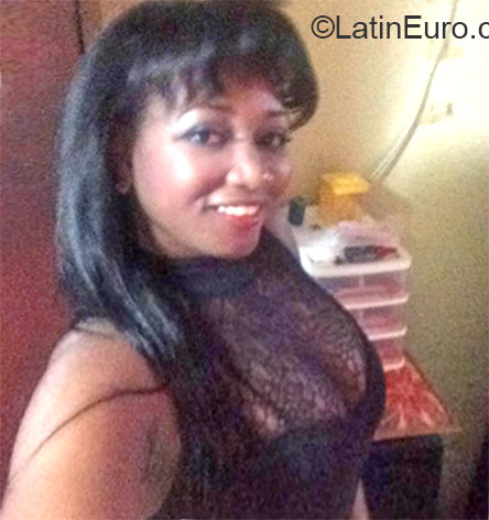 Date this good-looking Colombia girl Yesenia from Barranquilla CO17725