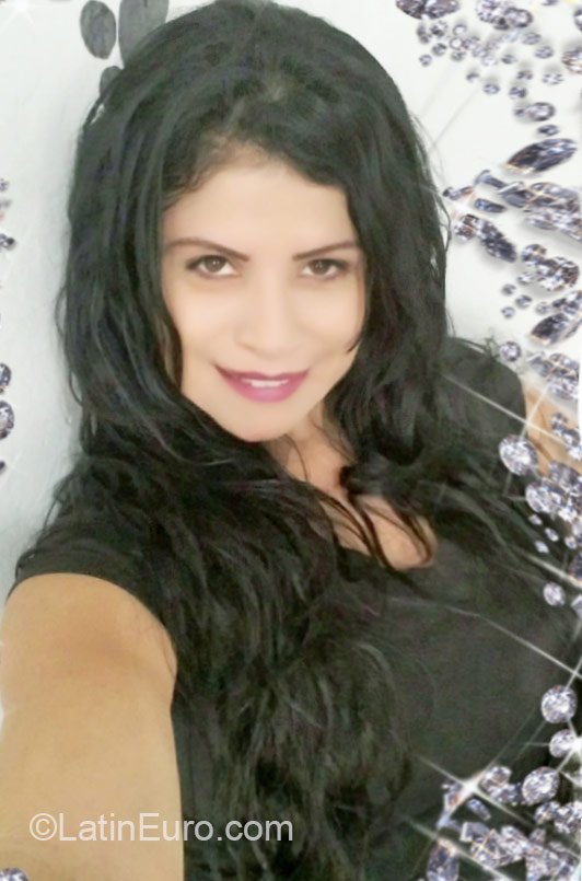Date this pretty Colombia girl Olgalu from Bucaramanga CO17732