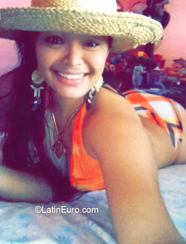 Date this georgeous Honduras girl Suyapa from Tela Atlantida HN1595