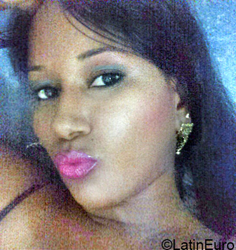 Date this delightful Brazil girl Jaqueline from Salvador BR9401