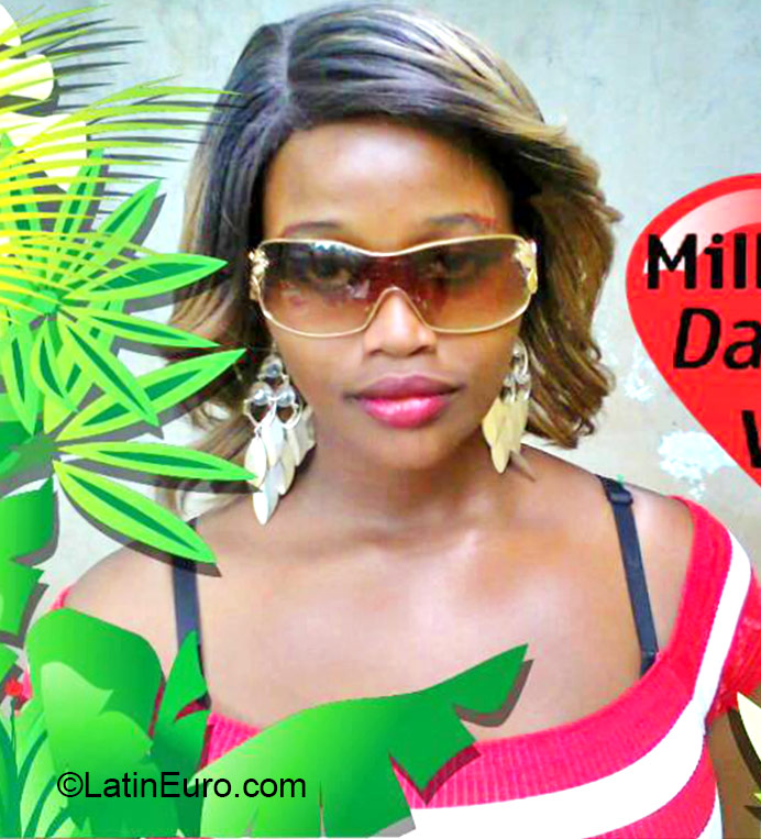 Date this charming Jamaica girl Cristol from Kingston JM2113