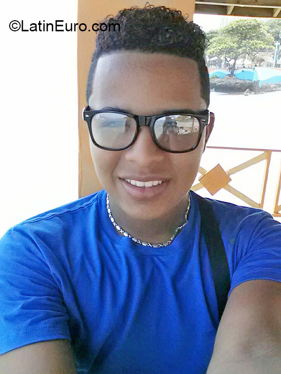 Date this georgeous Dominican Republic man Michaell from Santo Domingo DO22794