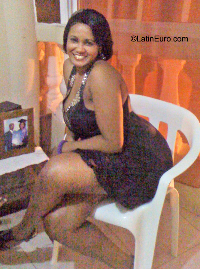 Date this athletic Dominican Republic girl Miasoty from Santo Domingo DO22847