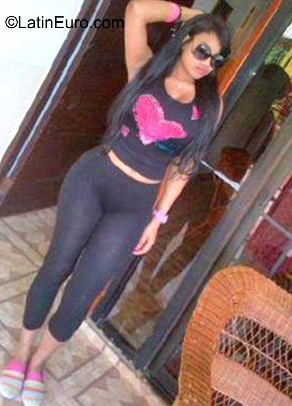 Date this stunning Dominican Republic girl Samantha from Puerto Plata DO22855