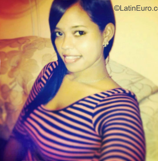 Date this beautiful Dominican Republic girl Erika from Santo Domingo DO22867