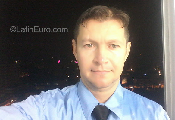 Date this happy Colombia man Javier from Bucaramanga CO17813