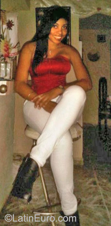 Date this happy Dominican Republic girl Sara from Santo Domingo DO22896