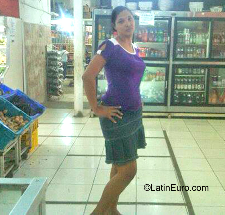 Date this georgeous Dominican Republic girl Marely from San Pedro de Macoris DO22923