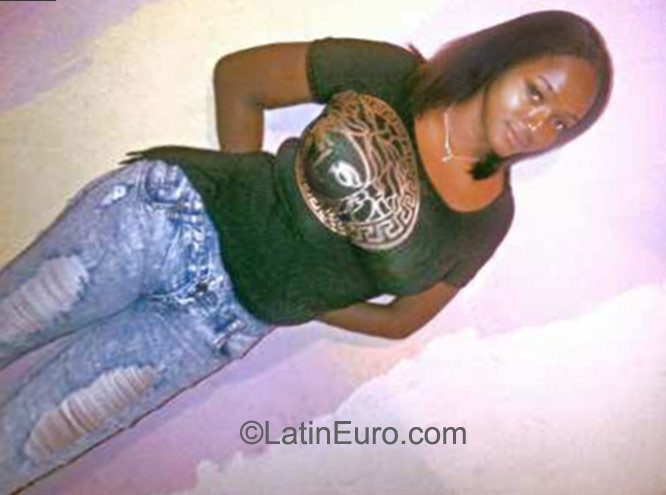 Date this athletic Dominican Republic girl Lina from Santo Domingo DO22929