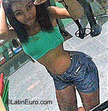 Date this attractive Dominican Republic girl Yarlin from Santo Domingo DO22948