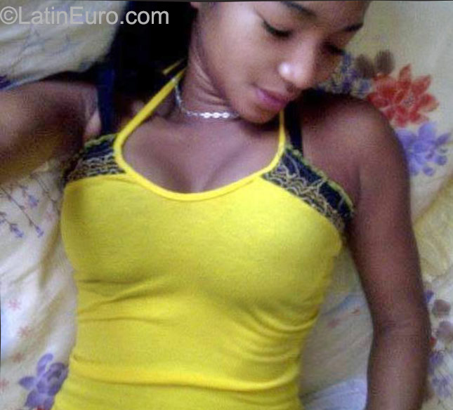 Date this hot Dominican Republic girl Chantal from Spm DO23004