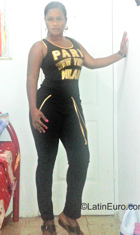 Date this cute Colombia girl Yaraldes from Panama City CO17897